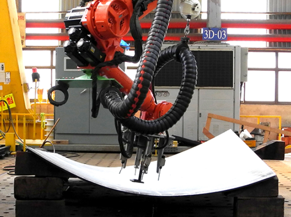 Hyundai Heavy Industries to use robots in shipbuilding